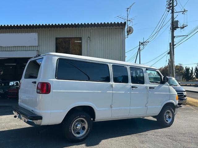 ダッジ・バン 　２０００ｙモデル　ミディアム　１ナンバー登録　５人乗り　ＮＯＸ適合　サーフバン　仕事車　遊び車（4枚目）