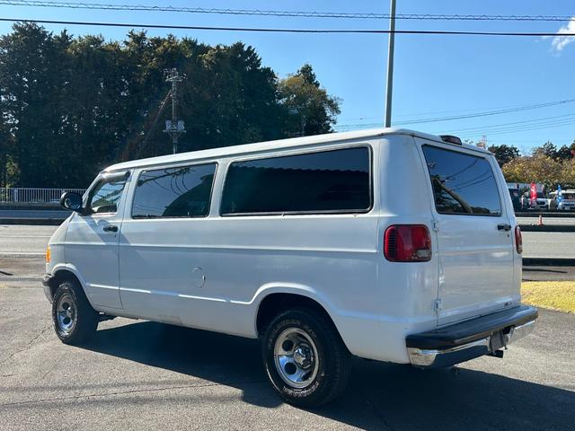 ダッジ・バン 　２０００ｙモデル　ミディアム　１ナンバー登録　５人乗り　ＮＯＸ適合　サーフバン　仕事車　遊び車（5枚目）