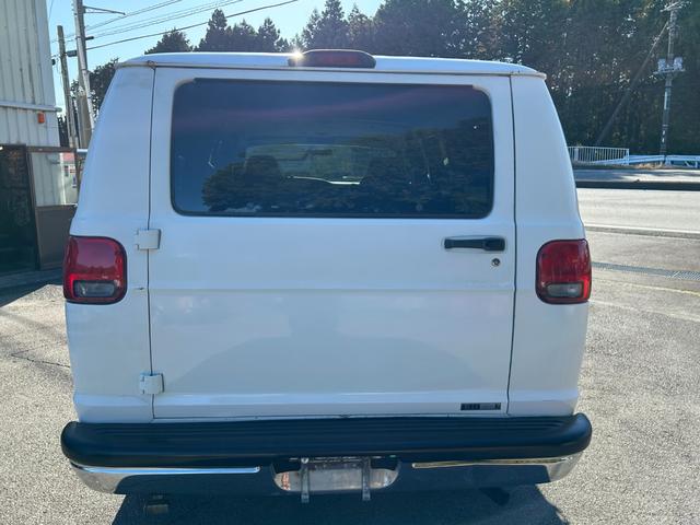 ダッジ・バン 　２０００ｙモデル　ミディアム　１ナンバー登録　５人乗り　ＮＯＸ適合　サーフバン　仕事車　遊び車（9枚目）