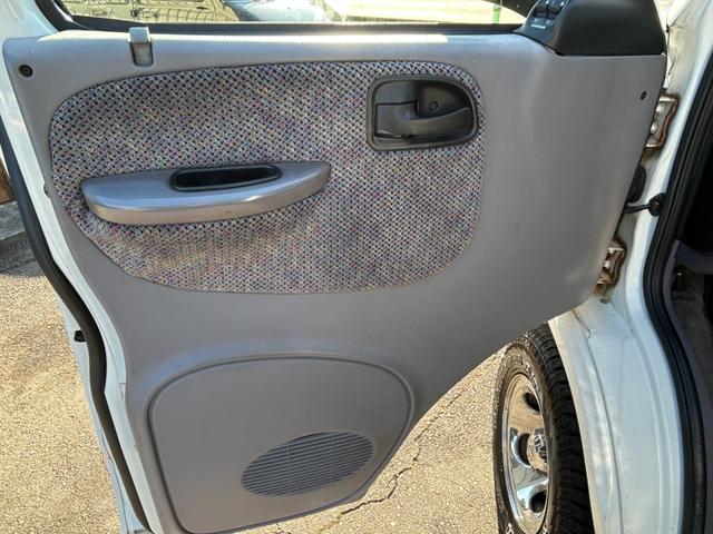 ダッジ・バン 　２０００ｙモデル　ミディアム　１ナンバー登録　５人乗り　ＮＯＸ適合　サーフバン　仕事車　遊び車（18枚目）