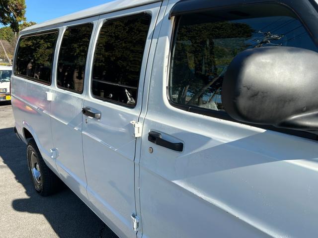 ダッジ・バン 　２０００ｙモデル　ミディアム　１ナンバー登録　５人乗り　ＮＯＸ適合　サーフバン　仕事車　遊び車（27枚目）