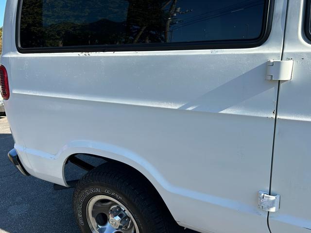 ダッジ・バン 　２０００ｙモデル　ミディアム　１ナンバー登録　５人乗り　ＮＯＸ適合　サーフバン　仕事車　遊び車（28枚目）
