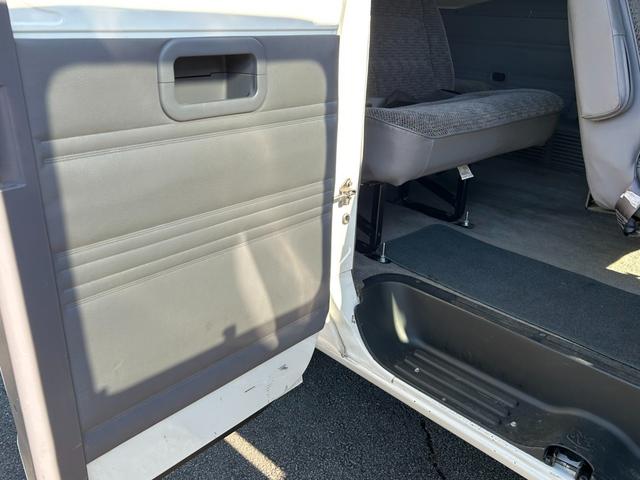 ダッジ・バン 　２０００ｙモデル　ミディアム　１ナンバー登録　５人乗り　ＮＯＸ適合　サーフバン　仕事車　遊び車（44枚目）