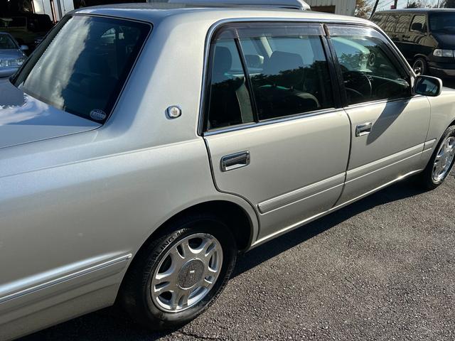 クラウン スーパーデラックス マイルドハイブリッド オリジナル車 純正カセットデッキ 旧車セダン カスタムベース シャコタンベース 昭和レトロ(15枚目)