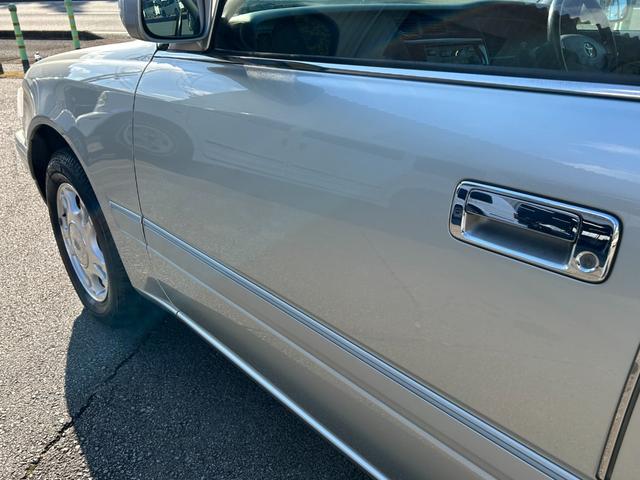 クラウン スーパーデラックス マイルドハイブリッド オリジナル車 純正カセットデッキ 旧車セダン カスタムベース シャコタンベース 昭和レトロ(21枚目)