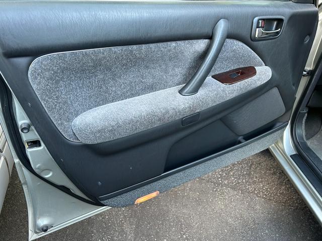 クラウン スーパーデラックス マイルドハイブリッド オリジナル車 純正カセットデッキ 旧車セダン カスタムベース シャコタンベース 昭和レトロ(34枚目)