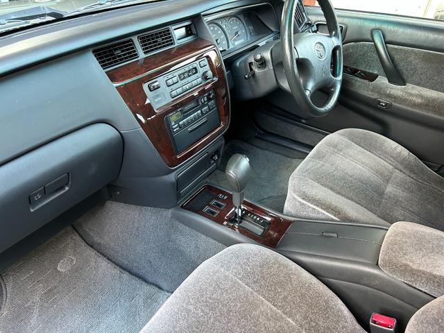 クラウン スーパーデラックス マイルドハイブリッド オリジナル車 純正カセットデッキ 旧車セダン カスタムベース シャコタンベース 昭和レトロ(37枚目)