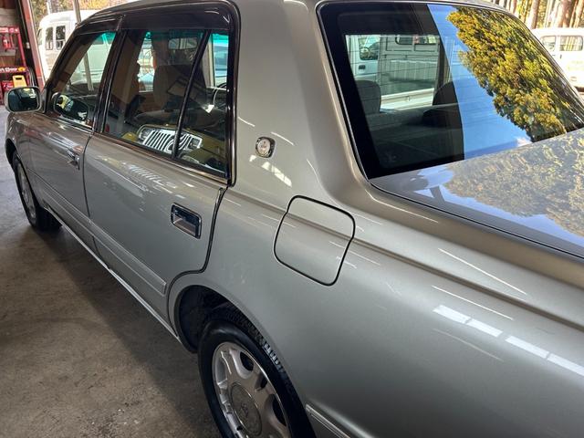 クラウン スーパーデラックス マイルドハイブリッド オリジナル車 純正カセットデッキ 旧車セダン カスタムベース シャコタンベース 昭和レトロ(45枚目)