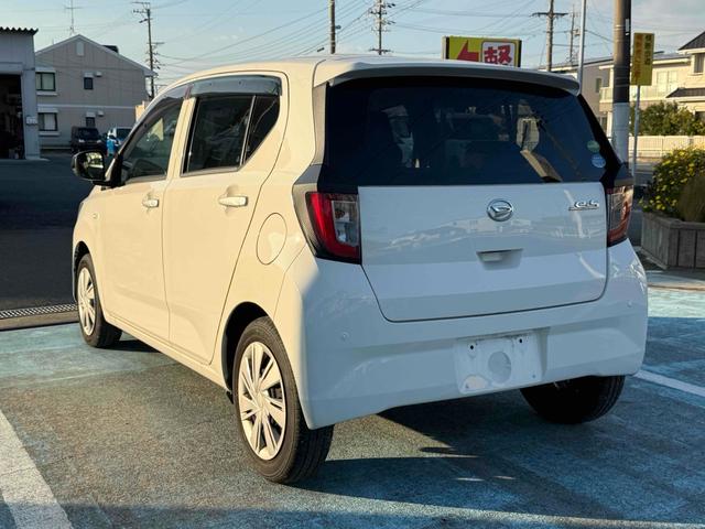 ミライース Ｘ　ＳＡＩＩＩ　クリアランスソナー　衝突被害軽減システム　オートマチックハイビーム　ＬＥＤヘッドランプ　キーレスエントリー　アイドリングストップ　電動格納ミラー　ＣＶＴ　盗難防止システム　ＡＢＳ　ＥＳＣ　ＣＤ（15枚目）