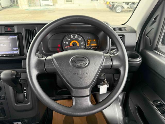 ハイゼットカーゴ AT 衝突被害軽減システム ドライブレコーダー ETC ナビ TV 両側スライドドア キーレスエントリー アイドリングストップ オートマチックハイビーム エアコン パワーステアリング(3枚目)