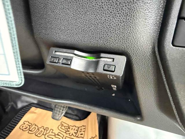 ハイゼットカーゴ AT 衝突被害軽減システム ドライブレコーダー ETC ナビ TV 両側スライドドア キーレスエントリー アイドリングストップ オートマチックハイビーム エアコン パワーステアリング(9枚目)