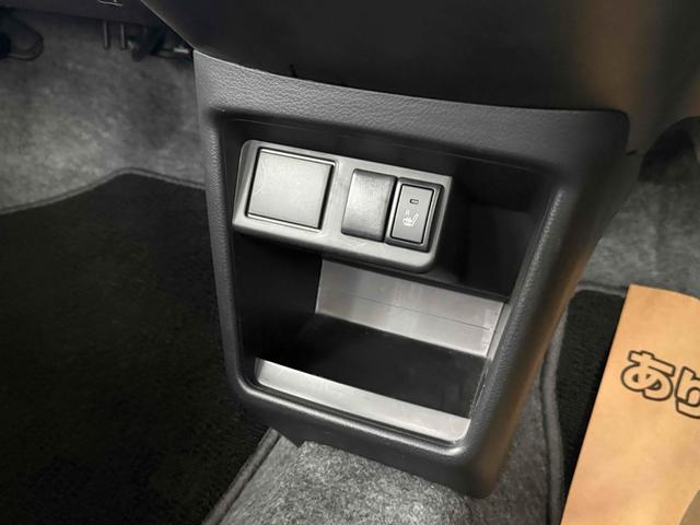 アルト Ｌ　キーレスエントリー　アイドリングストップ　シートヒーター　ＣＶＴ　盗難防止システム　ＡＢＳ　ＥＳＣ　ＣＤ　ミュージックプレイヤー接続可　衝突安全ボディ　エアコン　パワーステアリング　パワーウィンドウ（7枚目）