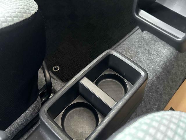 アルト Ｌ　キーレスエントリー　アイドリングストップ　シートヒーター　ＣＶＴ　盗難防止システム　ＡＢＳ　ＥＳＣ　ＣＤ　ミュージックプレイヤー接続可　衝突安全ボディ　エアコン　パワーステアリング　パワーウィンドウ（8枚目）