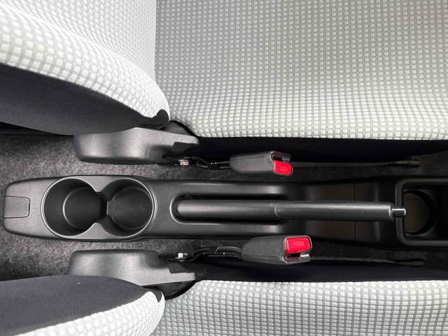 アルト Ｌ　キーレスエントリー　アイドリングストップ　シートヒーター　ＣＶＴ　盗難防止システム　ＡＢＳ　ＥＳＣ　ＣＤ　ミュージックプレイヤー接続可　衝突安全ボディ　エアコン　パワーステアリング　パワーウィンドウ（32枚目）