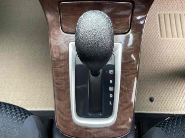 シルフィ Ｇ　ＥＴＣ　ナビ　ＴＶ　アルミホイール　ＨＩＤ　ＣＶＴ　電動格納ミラー　盗難防止システム　ミュージックプレイヤー接続可　Ｂｌｕｅｔｏｏｔｈ　衝突安全ボディ　ＡＢＳ　エアコン　パワーステアリング（6枚目）