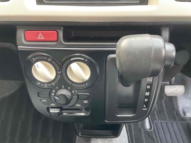 シフトレバー。ぜひ一度お客様の目で確認してください。