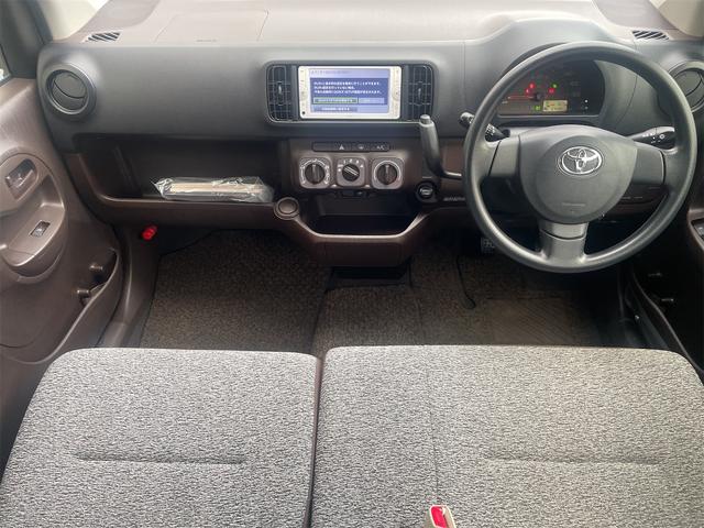パッソ Ｘ　クツロギ　ナビ　ＴＶ　スマートキー　電動格納ミラー　ＣＶＴ　盗難防止システム　衝突安全ボディ　ベンチシート　ＡＢＳ　Ｂｌｕｅｔｏｏｔｈ　エアコン　パワーステアリング　パワーウィンドウ（2枚目）