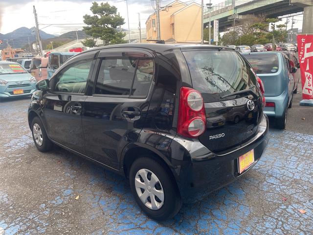 パッソ Ｘ　クツロギ　ナビ　ＴＶ　スマートキー　電動格納ミラー　ＣＶＴ　盗難防止システム　衝突安全ボディ　ベンチシート　ＡＢＳ　Ｂｌｕｅｔｏｏｔｈ　エアコン　パワーステアリング　パワーウィンドウ（16枚目）