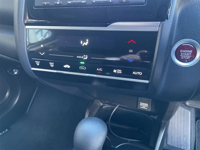 フィット １３Ｇ・Ｆパッケージ　ＥＴＣ　バックカメラ　ナビ　ＴＶ　衝突被害軽減システム　スマートキー　アイドリングストップ　電動格納ミラー　ＣＶＴ　盗難防止システム　衝突安全ボディ　ＡＢＳ　ＥＳＣ　Ｂｌｕｅｔｏｏｔｈ　エアコン（6枚目）