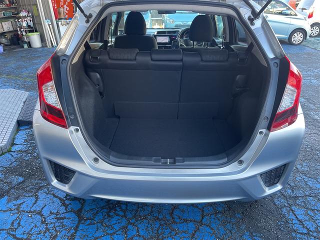 フィット １３Ｇ・Ｆパッケージ　ＥＴＣ　バックカメラ　ナビ　ＴＶ　衝突被害軽減システム　スマートキー　アイドリングストップ　電動格納ミラー　ＣＶＴ　盗難防止システム　衝突安全ボディ　ＡＢＳ　ＥＳＣ　Ｂｌｕｅｔｏｏｔｈ　エアコン（18枚目）