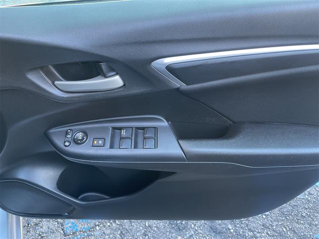 フィット １３Ｇ・Ｆパッケージ　ＥＴＣ　バックカメラ　ナビ　ＴＶ　衝突被害軽減システム　スマートキー　アイドリングストップ　電動格納ミラー　ＣＶＴ　盗難防止システム　衝突安全ボディ　ＡＢＳ　ＥＳＣ　Ｂｌｕｅｔｏｏｔｈ　エアコン（26枚目）