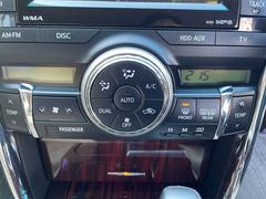 気温に合わせて直感的に操作することで、車内をいつでも快適に保てます。 6