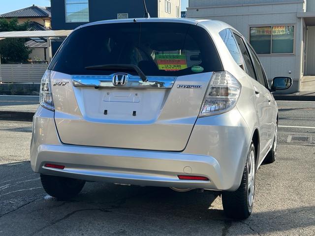 フィットハイブリッド ベースグレード クルコン・純正ナビ・バックカメラ・ETC(4枚目)