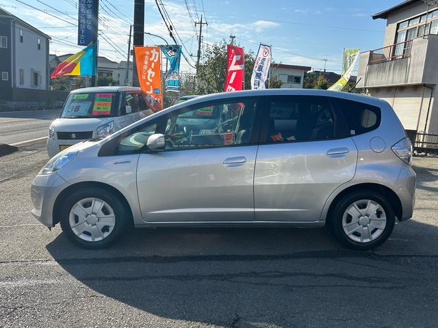 フィットハイブリッド ベースグレード クルコン・純正ナビ・バックカメラ・ETC(6枚目)