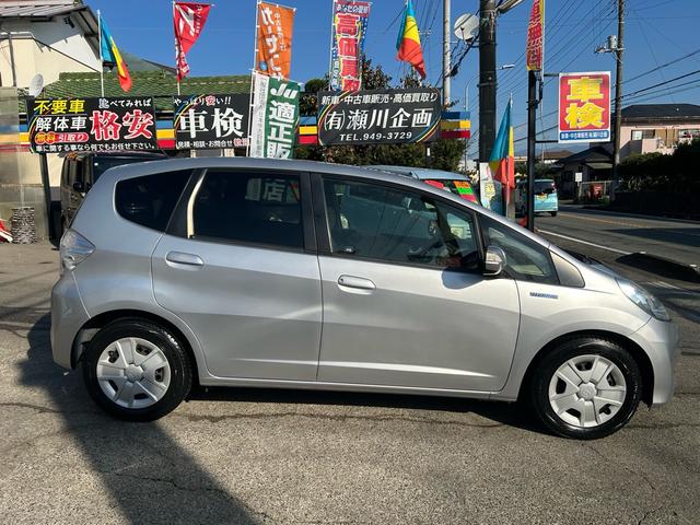 フィットハイブリッド ベースグレード クルコン・純正ナビ・バックカメラ・ETC(7枚目)