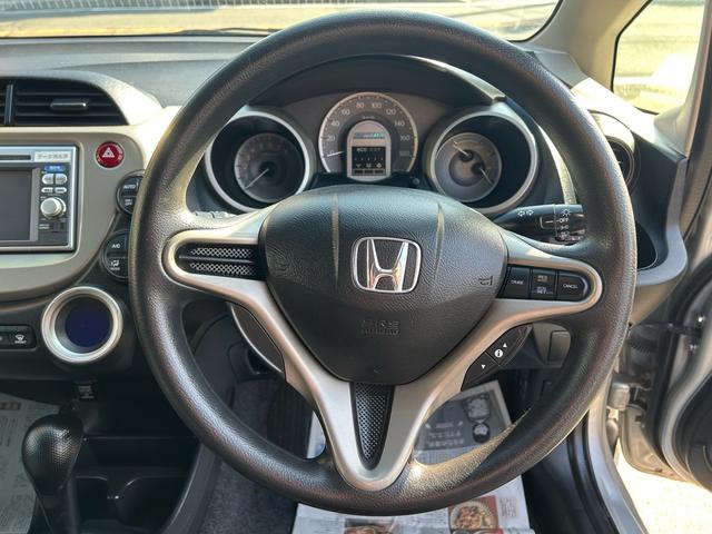 フィットハイブリッド ベースグレード クルコン・純正ナビ・バックカメラ・ETC(16枚目)