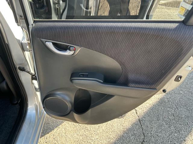 フィットハイブリッド ベースグレード クルコン・純正ナビ・バックカメラ・ETC(19枚目)