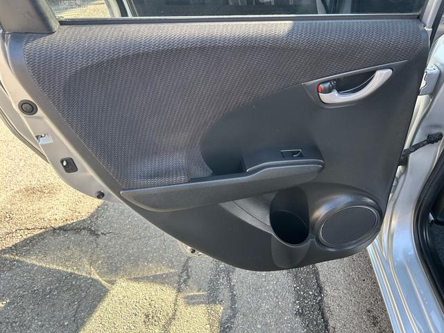 フィットハイブリッド ベースグレード クルコン・純正ナビ・バックカメラ・ETC(21枚目)