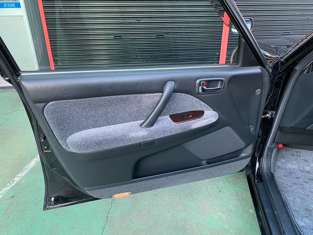 クラウン スーパーデラックス マイルドハイブリッド 市役所公用車 ワンオーナー フェンダーミラー ETC 後席コントロールスイッチ オートライト フォグランプ 空気清浄機(36枚目)