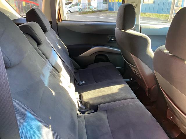 アウトランダー Ｇ　ブラウンオールペイント　リフトアップ　Ｍ／Ｔホワイトレタータイヤ　１８インチブラックアルミホイール　ＨＩＤ　ルーフラック　７人乗り　４ＷＤ　ロックフォードサウンド　ＥＴＣ　上下開閉式テールゲート（6枚目）