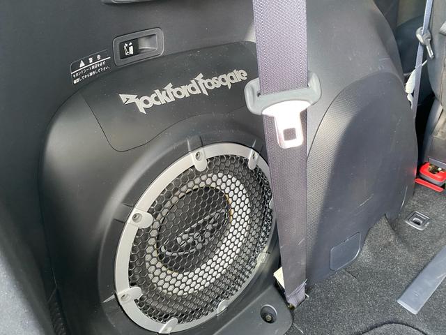 アウトランダー Ｇ　ブラウンオールペイント　リフトアップ　Ｍ／Ｔホワイトレタータイヤ　１８インチブラックアルミホイール　ＨＩＤ　ルーフラック　７人乗り　４ＷＤ　ロックフォードサウンド　ＥＴＣ　上下開閉式テールゲート（31枚目）