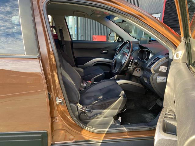 アウトランダー Ｇ　ブラウンオールペイント　リフトアップ　Ｍ／Ｔホワイトレタータイヤ　１８インチブラックアルミホイール　ＨＩＤ　ルーフラック　７人乗り　４ＷＤ　ロックフォードサウンド　ＥＴＣ　上下開閉式テールゲート（34枚目）