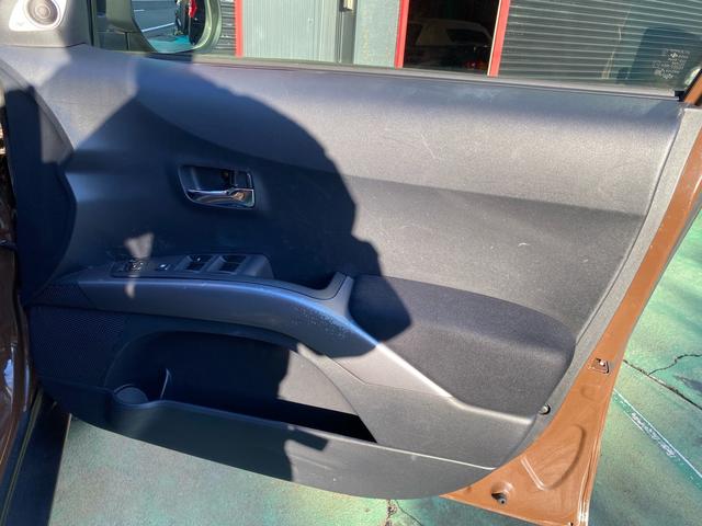 アウトランダー Ｇ　ブラウンオールペイント　リフトアップ　Ｍ／Ｔホワイトレタータイヤ　１８インチブラックアルミホイール　ＨＩＤ　ルーフラック　７人乗り　４ＷＤ　ロックフォードサウンド　ＥＴＣ　上下開閉式テールゲート（35枚目）