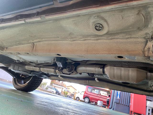 アウトランダー Ｇ　ブラウンオールペイント　リフトアップ　Ｍ／Ｔホワイトレタータイヤ　１８インチブラックアルミホイール　ＨＩＤ　ルーフラック　７人乗り　４ＷＤ　ロックフォードサウンド　ＥＴＣ　上下開閉式テールゲート（55枚目）