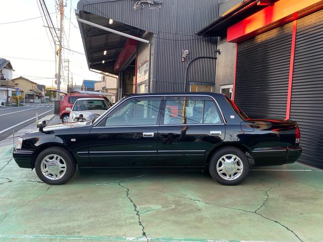 クラウン スーパーデラックス　マイルドハイブリッド　フェンダーミラー　コーナーポール　ＥＴＣ　レースシートカバー　純正アルミホイール　オートライト　フォグランプ　空気清浄機　取扱説明書（4枚目）