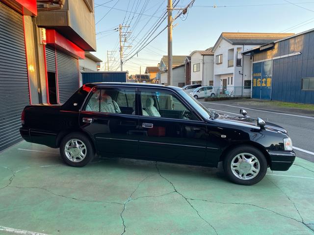 クラウン スーパーデラックス　マイルドハイブリッド　フェンダーミラー　コーナーポール　ＥＴＣ　レースシートカバー　純正アルミホイール　オートライト　フォグランプ　空気清浄機　取扱説明書（8枚目）