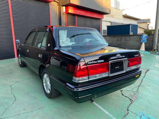 クラウン スーパーデラックス　マイルドハイブリッド　フェンダーミラー　コーナーポール　ＥＴＣ　レースシートカバー　純正アルミホイール　オートライト　フォグランプ　空気清浄機　取扱説明書（12枚目）