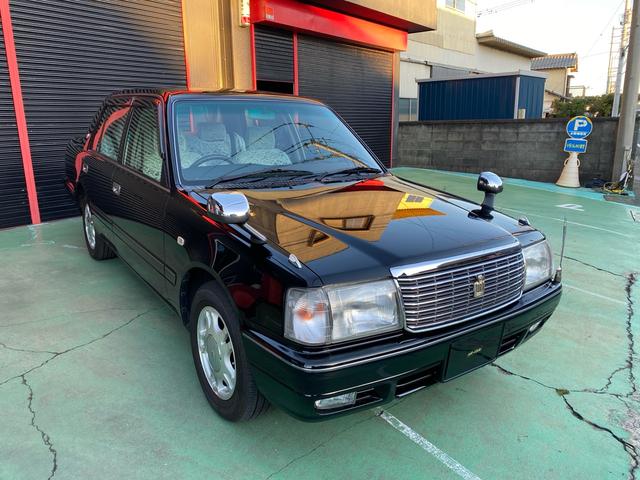 クラウン スーパーデラックス　マイルドハイブリッド　フェンダーミラー　コーナーポール　ＥＴＣ　レースシートカバー　純正アルミホイール　オートライト　フォグランプ　空気清浄機　取扱説明書（13枚目）