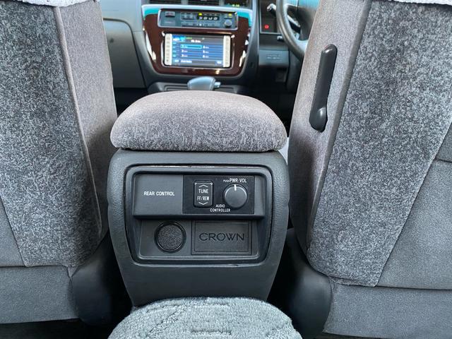 クラウン スーパーデラックス　マイルドハイブリッド　フェンダーミラー　コーナーポール　ＥＴＣ　レースシートカバー　純正アルミホイール　オートライト　フォグランプ　空気清浄機　取扱説明書（26枚目）