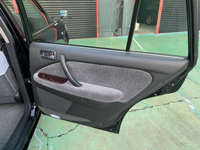 クラウン スーパーデラックス　マイルドハイブリッド　フェンダーミラー　コーナーポール　ＥＴＣ　レースシートカバー　純正アルミホイール　オートライト　フォグランプ　空気清浄機　取扱説明書（33枚目）