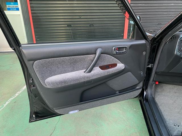 クラウン スーパーデラックス　マイルドハイブリッド　フェンダーミラー　コーナーポール　ＥＴＣ　レースシートカバー　純正アルミホイール　オートライト　フォグランプ　空気清浄機　取扱説明書（35枚目）