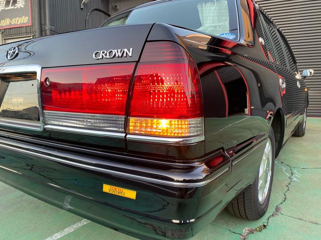 クラウン スーパーデラックス　マイルドハイブリッド　フェンダーミラー　コーナーポール　ＥＴＣ　レースシートカバー　純正アルミホイール　オートライト　フォグランプ　空気清浄機　取扱説明書（42枚目）