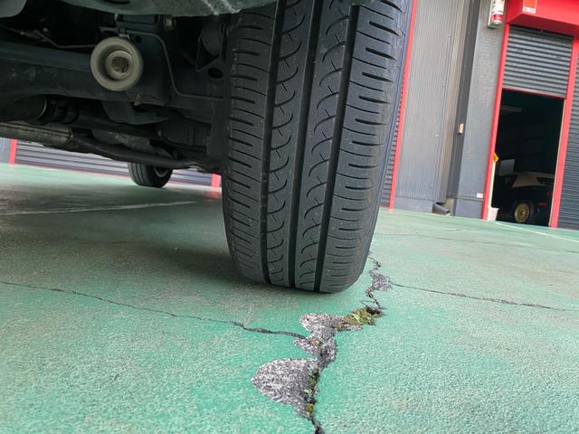 クラウン スーパーデラックス　マイルドハイブリッド　フェンダーミラー　コーナーポール　ＥＴＣ　レースシートカバー　純正アルミホイール　オートライト　フォグランプ　空気清浄機　取扱説明書（48枚目）