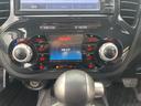 オーディオ下に設置されたエアコン操作パネル!液晶の大きいAUTOエアコン!温度調整も楽々行える嬉しい装備に!インパネのデザインも個性的でカッコいい!