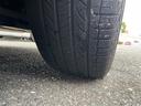フロントタイヤです!サイズは235/55R19の大口径サイズ!大きな車体のRAV4!タイヤのサイズも大きさがありますが違和感なくバランスよく装着されております!