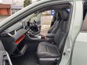 助手席です!助手席の乗車スペースも広くゆったりと乗車が可能!足も延ばして余裕のスペースに!レザーシートの上質な素材が座り心地も触り心地も良くしてくれます!